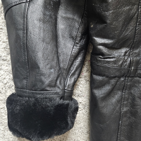 Vintage 💯% Leather Jacket - Picture 8 of 16